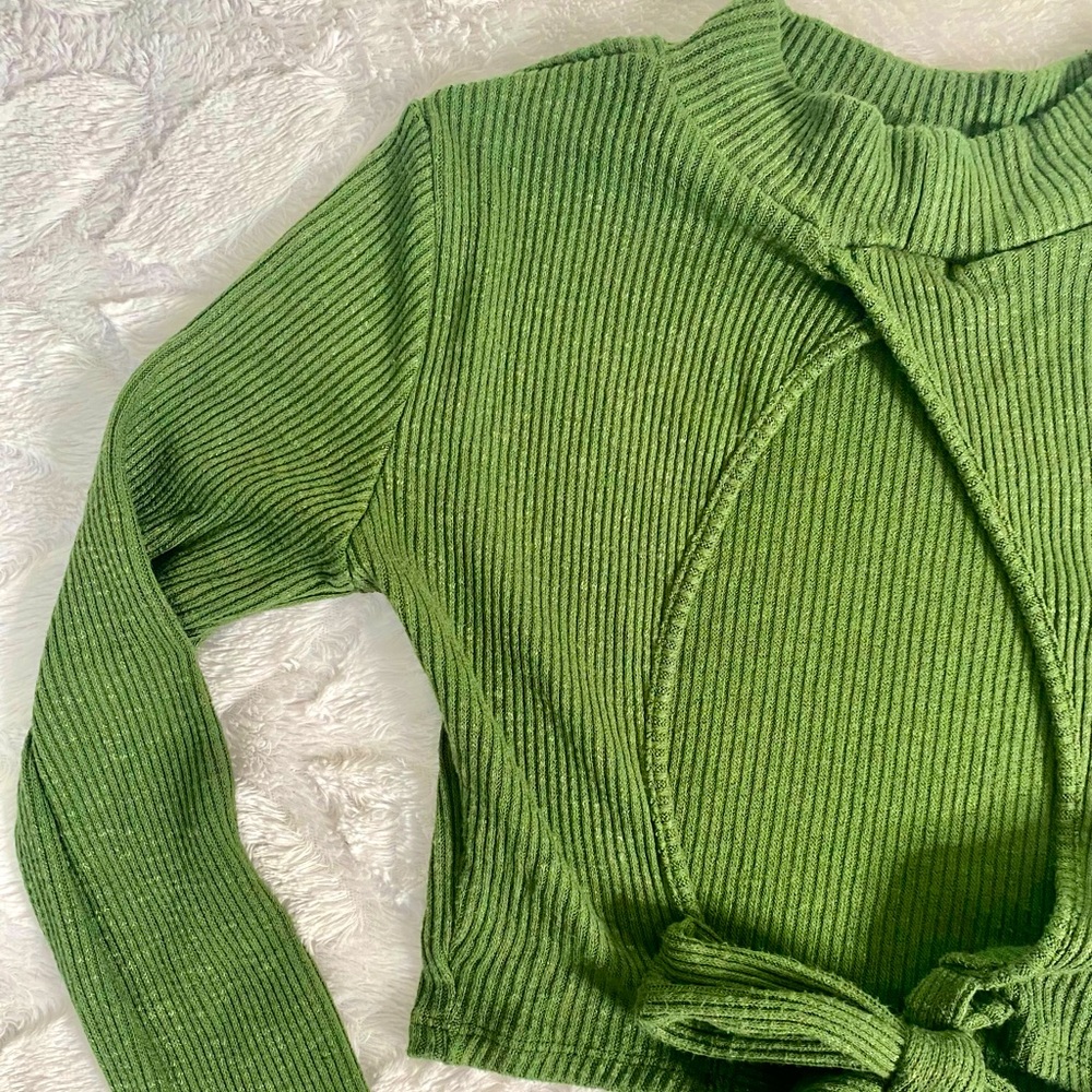 Long sleeve crop top !